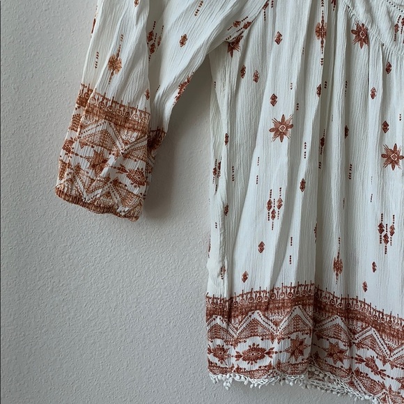 Patterned blouse with shoulder hole - Picture 2 of 4